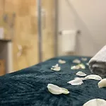 Le Loft - Bain Jacuzzi Et Sauna 尼姆